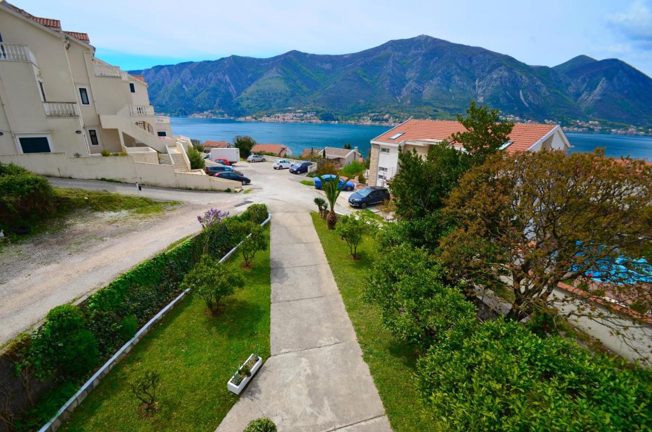 Apartments Blue Lagoon Kotor Exterior photo