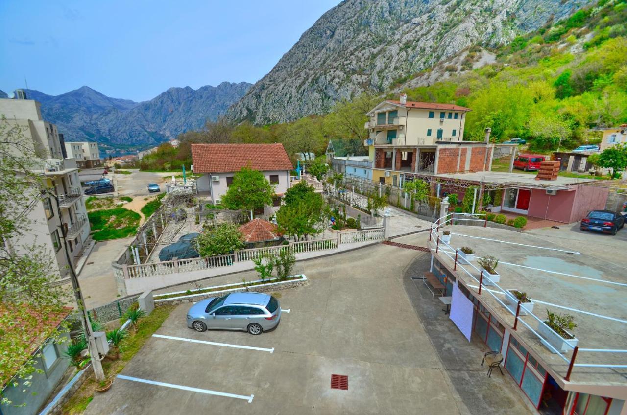 Apartments Blue Lagoon Kotor Exterior photo