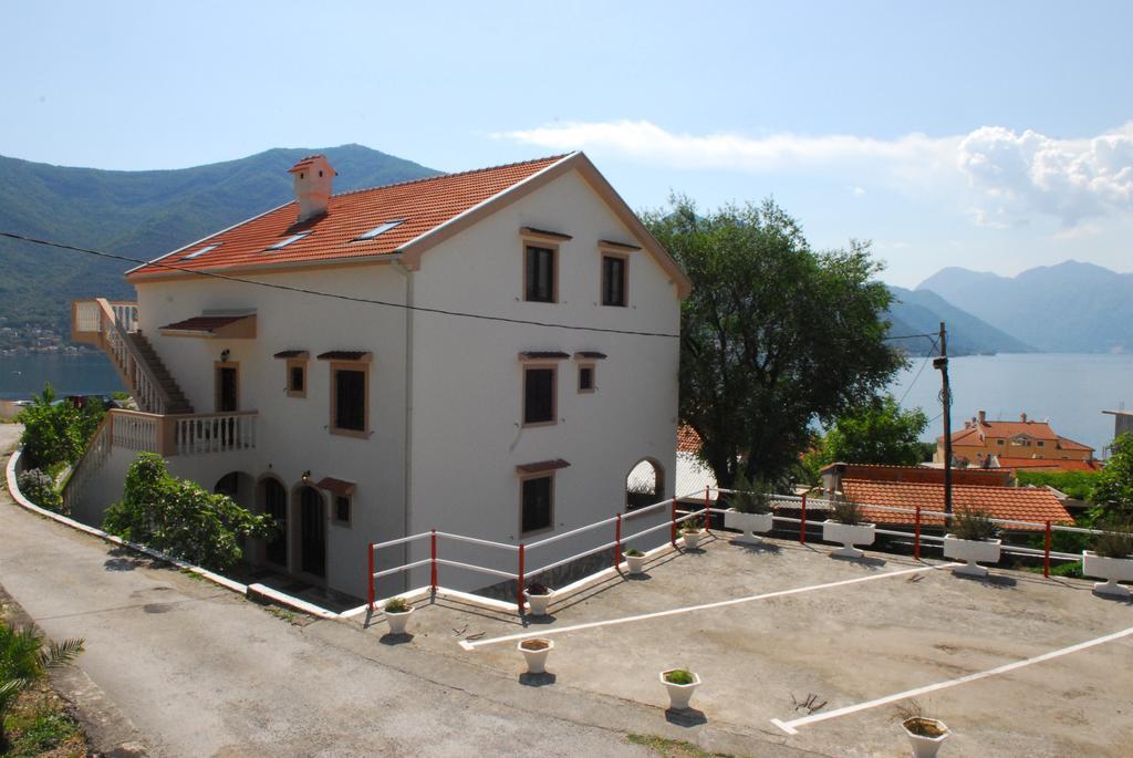 Apartments Blue Lagoon Kotor Exterior photo