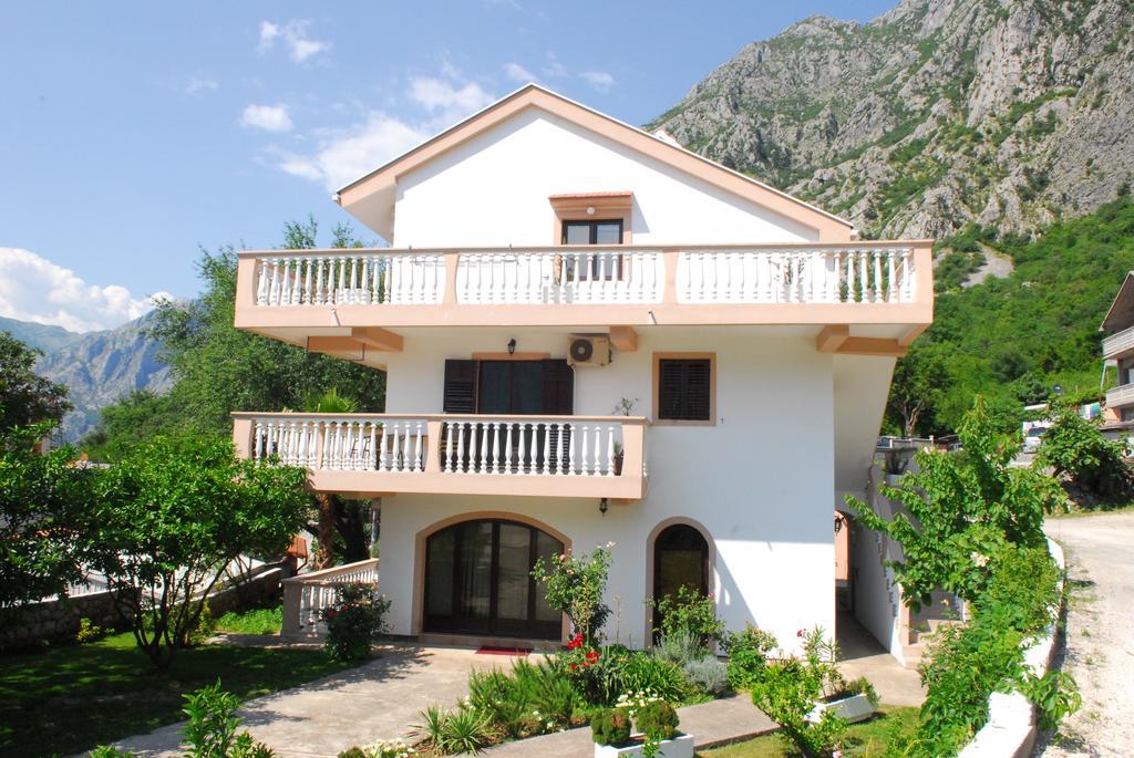 Apartments Blue Lagoon Kotor Exterior photo